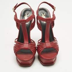 مملوكة مسبقًا صندل سان لوران نعل سميك جلد أحمر مع شريط للكاحل مقاس 38