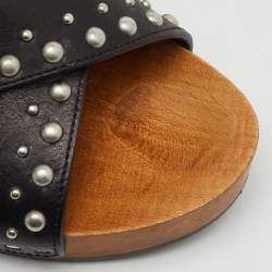 مملوكة مسبقًا صندل سان لوران خشب منصة مزخرفة بأشرطة جلد أسود مقاس 38