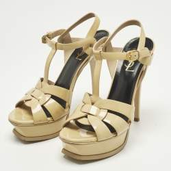 مملوكة مسبقًا صندل سان لوران باريس تريبيوت جلد لامع بيج بنعل سميك مقاس 37.5