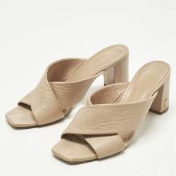 مملوكة مسبقًا Saint Laurent Paris Loulou Size 38.5 Beige Leather Slide Sandals