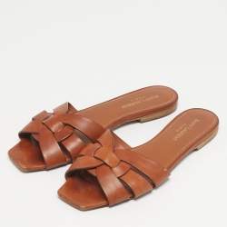 مملوكة مسبقًا حذاء سلايد سان لوران فلات تربيوت جلد بنى مقاس 36