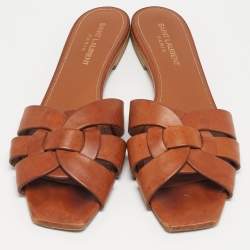 مملوكة مسبقًا حذاء سلايد سان لوران فلات تربيوت جلد بنى مقاس 36