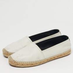 مملوكة مسبقًا حذاء فلات سان لوران إسبادريل كاساندرا جلد بيج مقاس 35.5