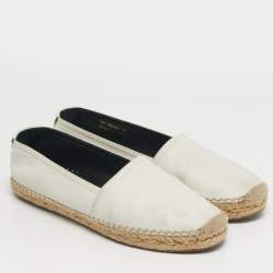 مملوكة مسبقًا حذاء فلات سان لوران إسبادريل كاساندرا جلد بيج مقاس 35.5