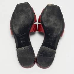 مملوكة مسبقًا صنادل فلات جلد لامع بيج سان لوران مقاس 40