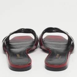 مملوكة مسبقًا صنادل فلات جلد لامع بيج سان لوران مقاس 40