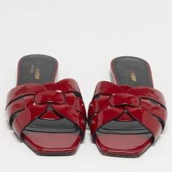 مملوكة مسبقًا صنادل فلات جلد لامع بيج سان لوران مقاس 40