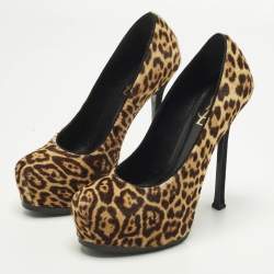 مملوكة مسبقًا حذاء كعب عالي سان لوران باريس تريبتو جلد لامع بيج مقاس 39