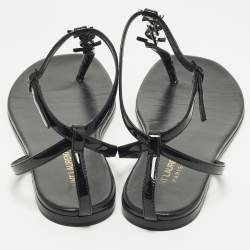 مملوكة مسبقًا Saint Laurent Cassandra Size 37 Black Leather and Patent Leather Flat Sandals