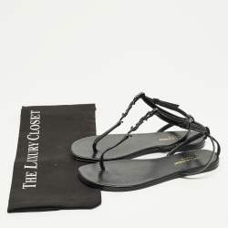 مملوكة مسبقًا Saint Laurent Cassandra Size 37 Black Leather and Patent Leather Flat Sandals
