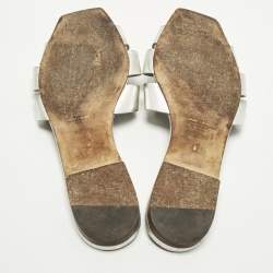 Pre Owned صندل سان لوران تريبيوت جلد فضي مسطح مقاس 39