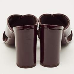 Pre Owned حذاء سلايد سان لوران باريس لو لو جلد عنابي لامع بسيور متعاكسة مقاس 36.5