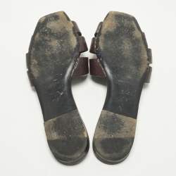 Pre Owned صندل سان لوران تريبيوت جلد برغندي لامع مسطح مقاس 41