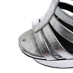 Pre Owned صندل سان لوران باريس جلد فضي سيور نعل سميك مقاس 37