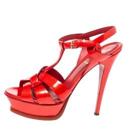 مملوكة مسبقًا صندل سان لوران باريس تريبوت نعل سميك جلد لامع منقوش أحمر مقاس 37.5