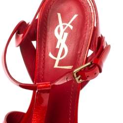 مملوكة مسبقًا صندل سان لوران باريس تريبوت نعل سميك جلد لامع منقوش أحمر مقاس 37.5