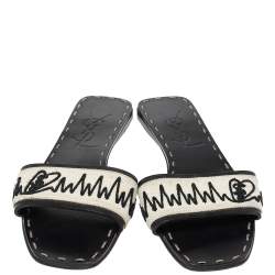 مملوكة مسبقًا صندل سلايد فلات سان لوران باريس مزين نقشة نبضات القلب جلد و كانفاس أبيض و أسود مقاس 35.5