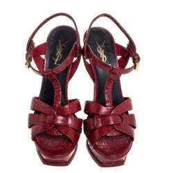 Pre Owned صندل تريبيوت سان لوران باريس جلد نقش تمساح أحمر مقاس 38