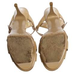 مملوكة مسبقًا صندل سان لوران باريس نعل سميك تربيوت جلد لامع بيج مقاس 37.5