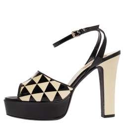 Pre Owned صندل فالنتينو جلد لامع أبيض وأسود مقدمة مفتوحة بحزام للكاحل مقاس 37