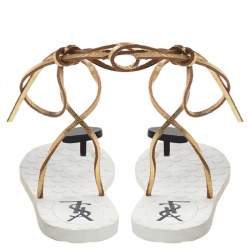 Pre Owned صندل بإصبع سان لوران باريس فلات ملتف حول الكاحل قلب مطاط  وجلد ذهبى مقاس 41