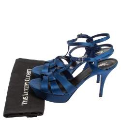 مملوكة مسبقًا صندل سان لوران باريس سيور كاحل تربيوت ساتان أزرق مقاس 40