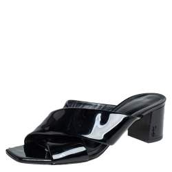 حذاء سلايد سان لوران لولو جلد أسود لامع بسيور متعاكسة مقاس 39.5