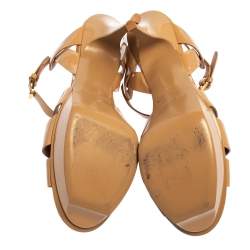 مملوكة مسبقًا صندل سان لوران تريبوت جلد بيج لامع مقاس 41