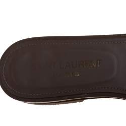 مملوكة مسبقًا صندل سلايد سان لوران تريبوت جلد لامع بيج مقاس 36