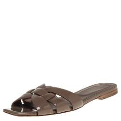 مملوكة مسبقًا صندل سلايد سان لوران تريبوت جلد لامع بيج مقاس 36