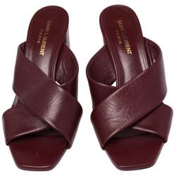 Pre Owned صندل سلايد سان لوران لولو جلد عنابي بسيور متعاكسة مقاس 38.5