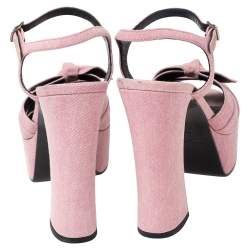 مملوكة مسبقًا صندل سان لوران كاندي كانفاس وردي مزين فيونكة نعل سميك سير كاحل مقاس 39