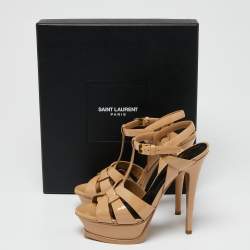 مملوكة مسبقًا صندل سان لوران تريبوت جلد بيج لامع نعل سميك مقاس 36.5