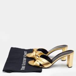مملوكة مسبقًا صندل سلايد سان لوران جلد ميتالك ذهبي بعقدة مقاس 40