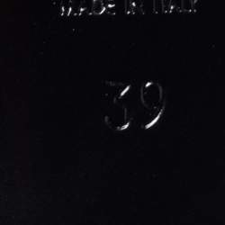 مملوكة مسبقًا صندل سان لوران تربيوت جلد أسود لامع نعل سميك مقاس 39