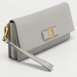Pre Owned Salvatore Ferragamo Grey Leather Camy Wristlet Clutch