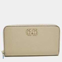 Pre Owned Salvatore Ferragamo Gancini Zip Beige Leather Continental Wallet