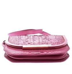 مملوكة مسبقًا حقيبة كتف سالفاتوري فيراغامو جلد ثعبان وردية