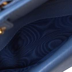 مملوكة مسبقًا Salvatore Ferragamo Light Blue Leather Miss Vara Wallet On Chain