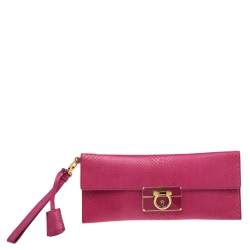 مملوكة مسبقًا Salvatore Ferragamo Pink Snakeskin Flap Clutch