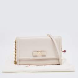 مملوكة مسبقًا Salvatore Ferragamo Light Pink Leather Vara Bow Wallet on Chain 