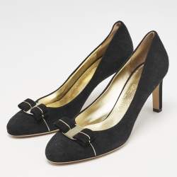 مملوكة مسبقًا Salvatore Ferragamo Black Suede Carla Pumps Size 40