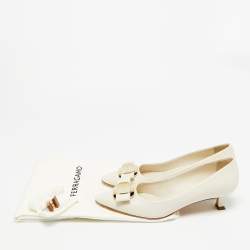Pre Owned Salvatore Ferragamo Cream Leather Vara Plate Pumps Size 39.5