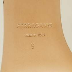 Pre Owned Salvatore Ferragamo Cream Leather Vara Plate Pumps Size 39.5