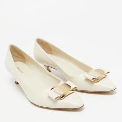 Pre Owned Salvatore Ferragamo Cream Leather Vara Plate Pumps Size 39.5