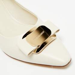 Pre Owned Salvatore Ferragamo Cream Leather Vara Plate Pumps Size 39.5
