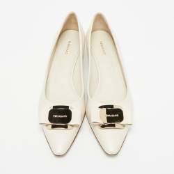Pre Owned Salvatore Ferragamo Cream Leather Vara Plate Pumps Size 39.5