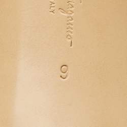 مملوكة مسبقًا Salvatore Ferragamo Vara Bow Size 39.5 Black Patent Leather Slide Sandals