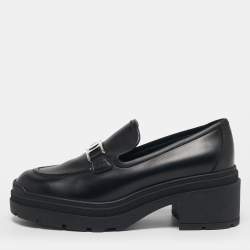 مملوكة مسبقًا Salvatore Ferragamo Gancini Size 40 Black Leather Loafers