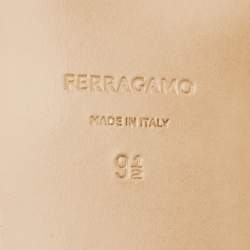 Pre Owned حذاء سالفاتوري فيراغامو ليدا جلد بيج بفببوناك مقاس 40